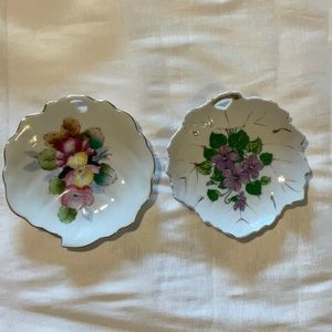2 vintage Japanese hand painted trinket dishes.